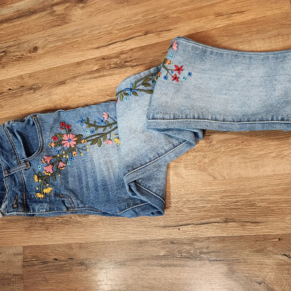 Embroidered Jean's - Picture 3 of 6